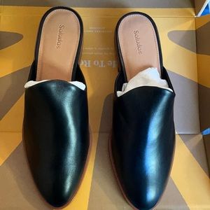 Size 9 NWT Soludos black Venetian mules